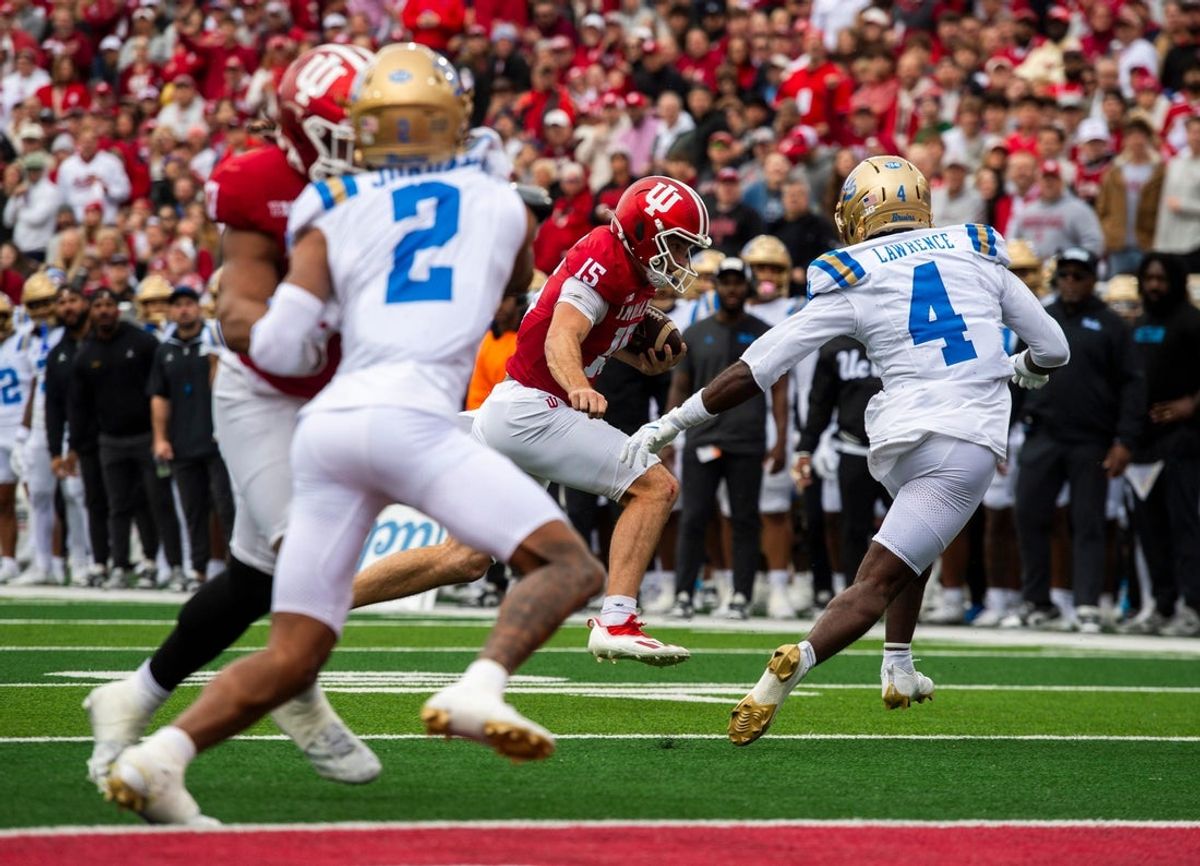 Indiana's Fernando Mendoza (15) runs during the Indiana versus UCLA football game at Memorial Stadium on Saturday, Oct. 25, 2025.