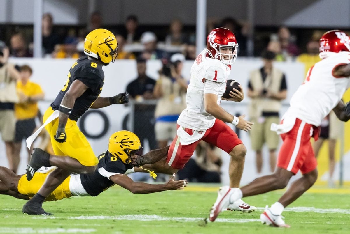 Oct 25, 2025; Tempe, Arizona, USA; Houston Cougars quarterback Conner Weigman (1) against the Arizona State Sun Devils in the first half at Mountain America Stadium. Mandatory Credit: Mark J. Rebilas-Imagn Images