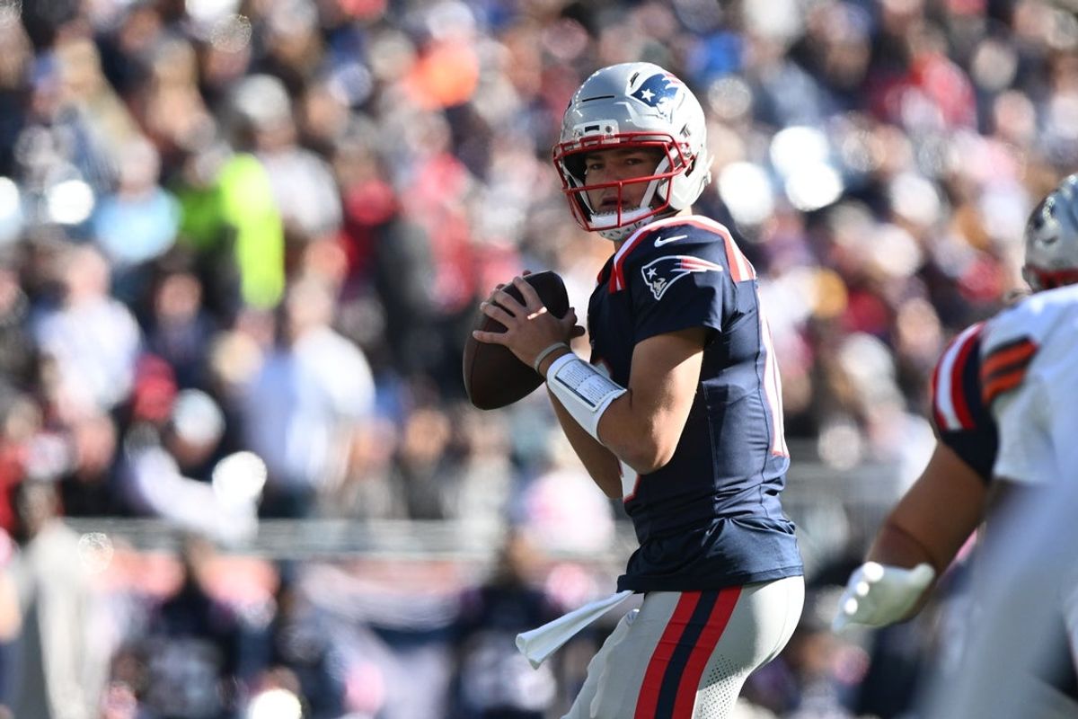Oct 26, 2025; Foxborough, Massachusetts, USA;  New England Patriots quarterback Drake Maye (10) looks to pass during the first quarter against the Cleveland Browns at Gillette Stadium. Mandatory Credit: Brian Fluharty-Imagn Images