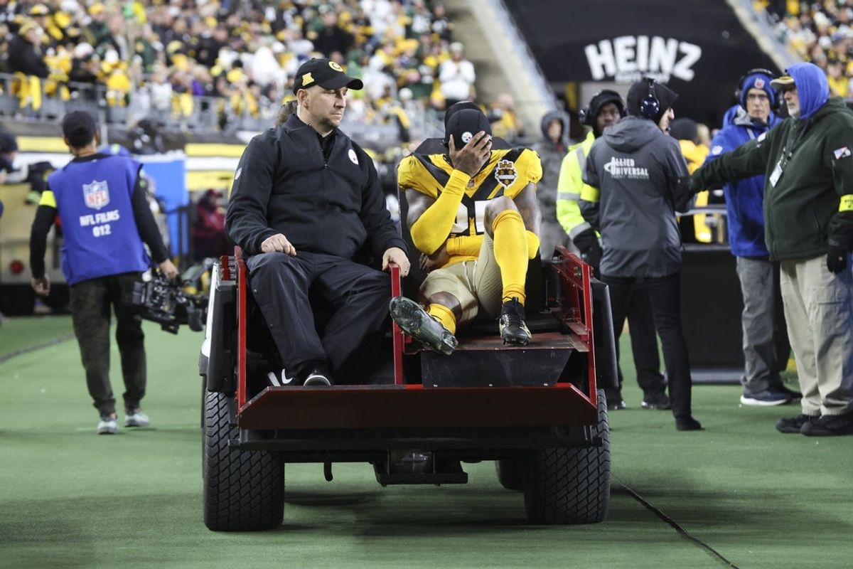 Oct 26, 2025; Pittsburgh, Pennsylvania, USA;  Pittsburgh Steelers safety DeShon Elliott (25) is carted off after a third quarter injury against the Green Bay Packers at Acrisure Stadium. Mandatory Credit: Charles LeClaire-Imagn Images