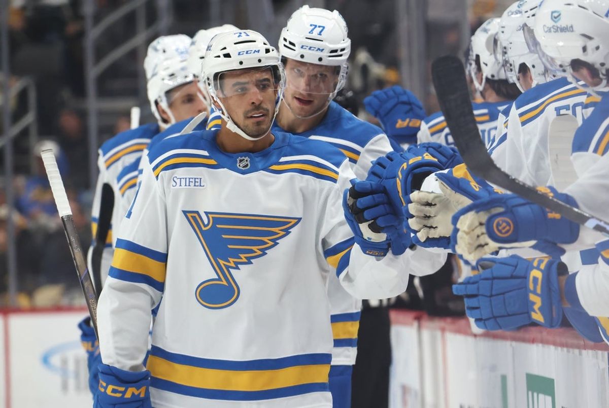 Oct 27, 2025; Pittsburgh, Pennsylvania, USA; St. Louis Blues right wing Mathieu Joseph (71) celebrates with teammates after scoring a goal against the Pittsburgh Penguins during the third period at PPG Paints Arena. Mandatory Credit: Charles LeClaire-Imagn Images