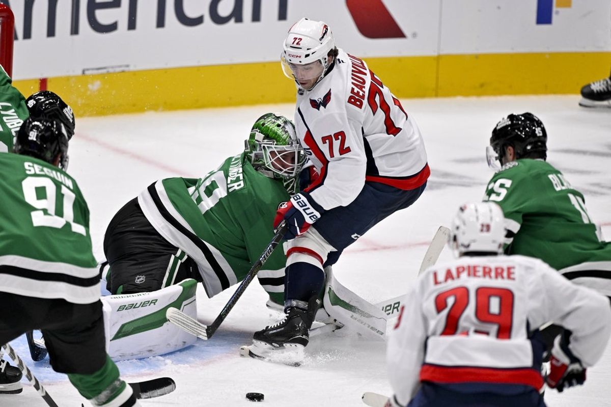 Oct 28, 2025; Dallas, Texas, USA; Dallas Stars goaltender Jake Oettinger (29) stops a shot by Washington Capitals left wing Anthony Beauvillier (72) during the second period at the American Airlines Center. Mandatory Credit: Jerome Miron-Imagn Images