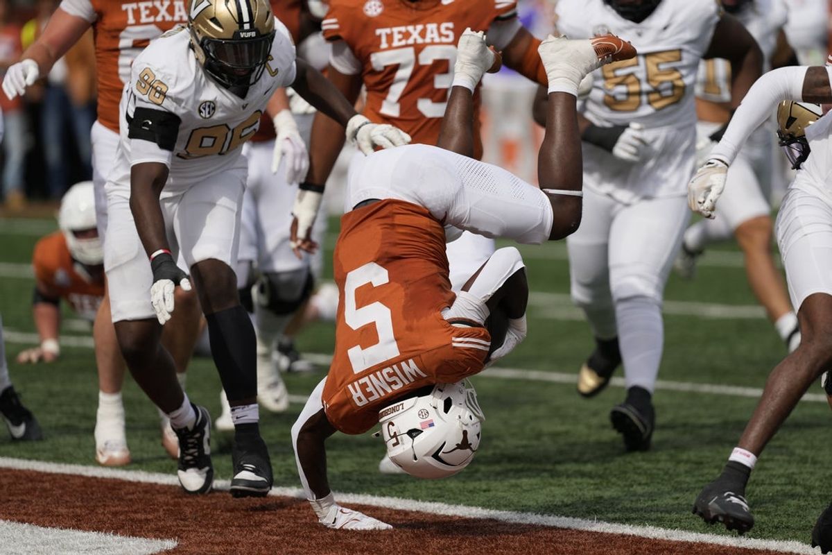 Nov 1, 2025; Austin, Texas, USA; Texas Longhorns running back Quintrevion Wisner (5) flips in to the end zone for a touchdown in the first half against the Vanderbilt Commodores at Darrell K Royal-Texas Memorial Stadium. Mandatory Credit: Scott Wachter-Imagn Images