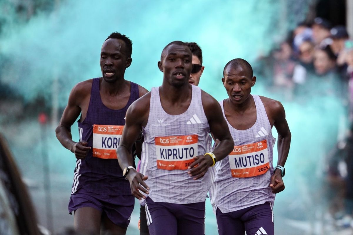 Nov 2, 2025; New York, NY, USA; Benson Kipruto of Kenya, Alexander Mutiso of Kenya and Albert Korir of Kenya compete during the 2025 TCS New York City Marathon. Mandatory Credit: John Jones-Imagn Images