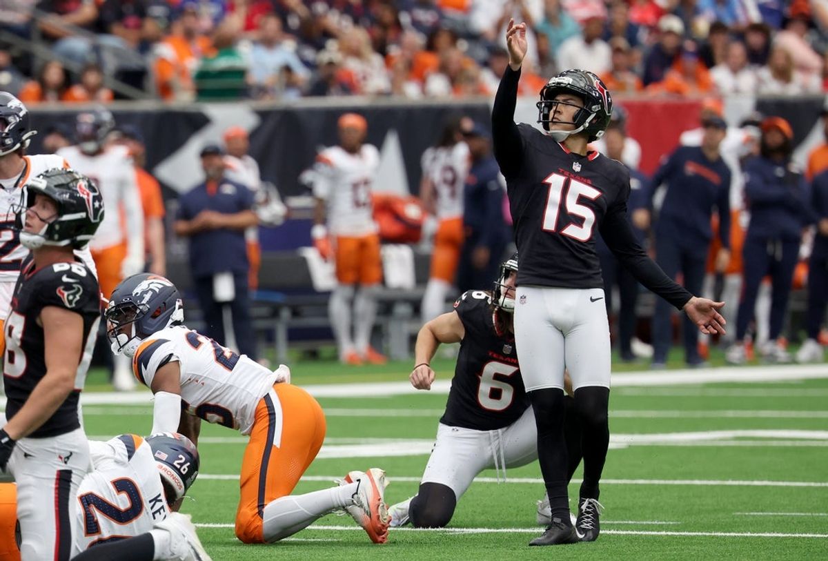 Nov 2, 2025; Houston, Texas, USA; Houston Texans place kicker Ka'imi Fairbairn (15) makes a field goal during the second half against the Denver Broncos at NRG Stadium. Mandatory Credit: Thomas Shea-Imagn Images