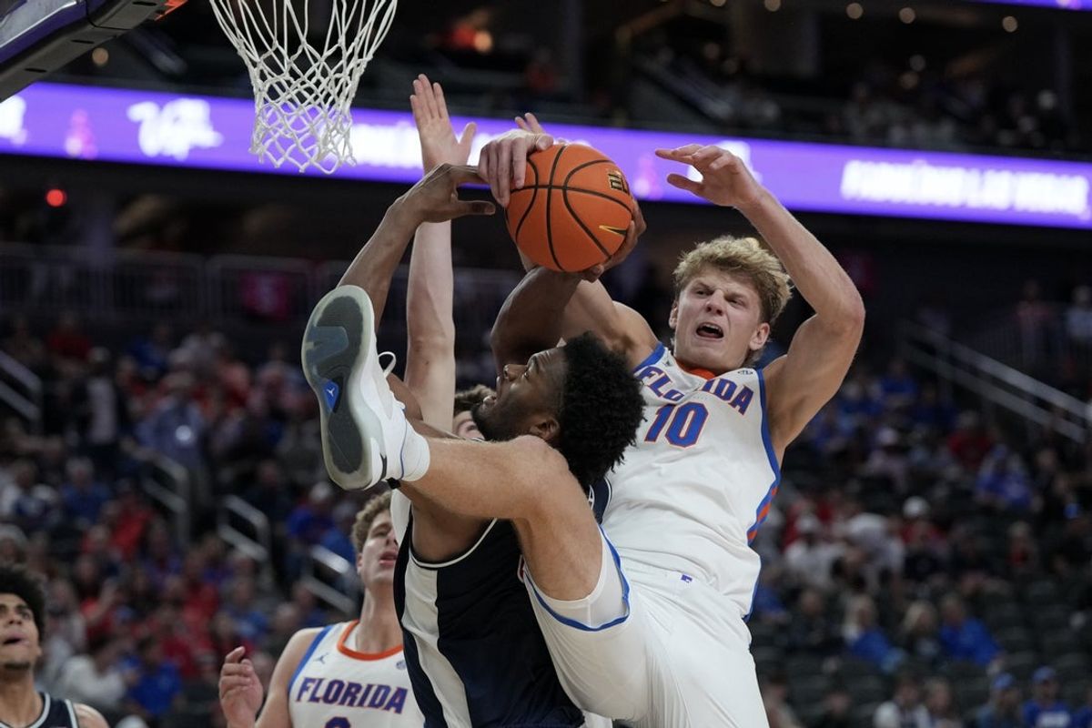 Nov 3, 2025; Las Vegas, NV, USA;  Florida Gators forward Thomas Haugh (10) battles for a rebound with Arizona Wildcats forward Tobe Awaka (30) in the second half of the Hall of Fame Series game at T-Mobile Arena. Mandatory Credit: Candice Ward-Imagn Images