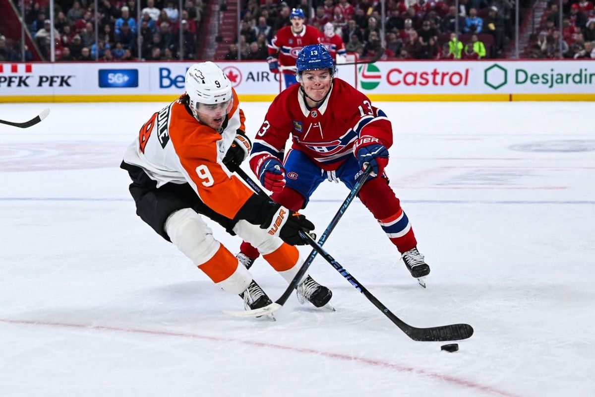Nov 4, 2025; Montreal, Quebec, CAN; Philadelphia Flyers defenseman Jamie Drysdale (9) defends the puck against Montreal Canadiens right wing Cole Caufield (13) during the second period at Bell Centre. Mandatory Credit: David Kirouac-Imagn Images