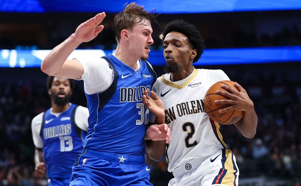 Nov 5, 2025; Dallas, Texas, USA;  New Orleans Pelicans forward Herbert Jones (2) drives to the basket as Dallas Mavericks forward Cooper Flagg (32) defends during the first half at American Airlines Center. Mandatory Credit: Kevin Jairaj-Imagn Images