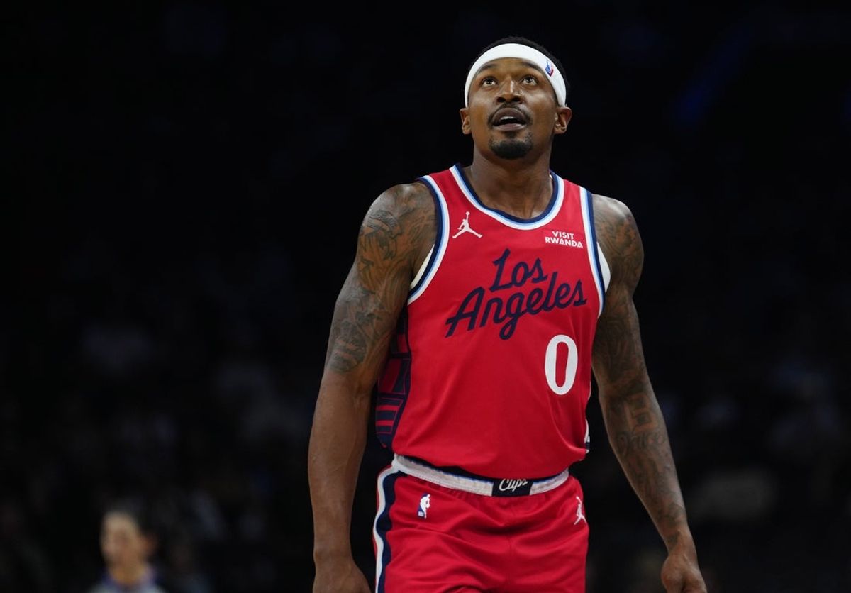 Clippers guard Bradley Beal (0) looks up at the scoreboard as he plays against the Suns during a game at the Mortgage Matchup Center on Nov. 6, 2025.