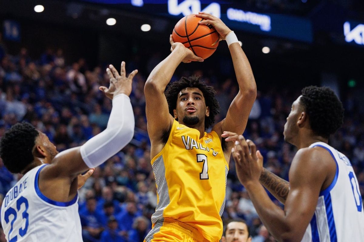 Nov 7, 2025; Lexington, Kentucky, USA; Valparaiso Beacons forward JT Pettigrew (7) shoots the ball against Kentucky Wildcats forward Mouhamed Dioubate (23) and guard Otega Oweh (0) during the first half at Rupp Arena at Central Bank Center. Mandatory Credit: Jordan Prather-Imagn Images