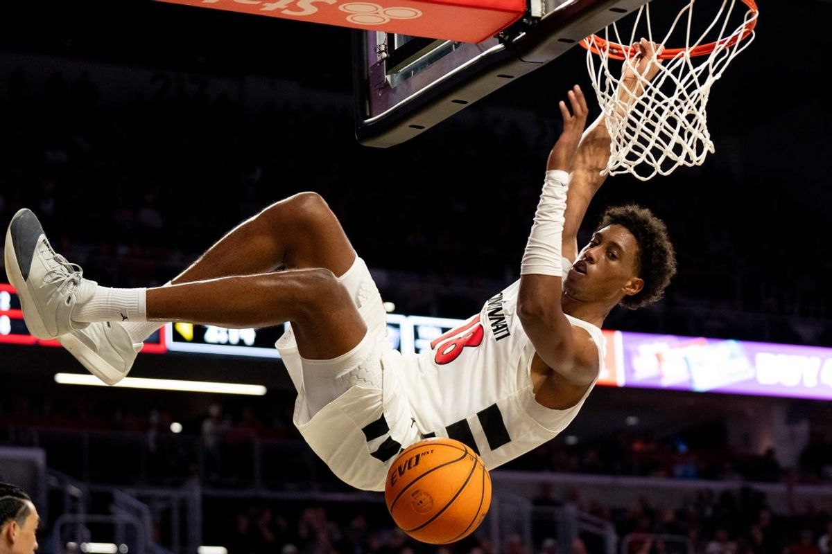 Cincinnati Bearcats forward Baba Miller (18) dunks in the second half of the NCAA basketball game against at Fifth Third Arena in Cincinnati on Nov. 7, 2025.
