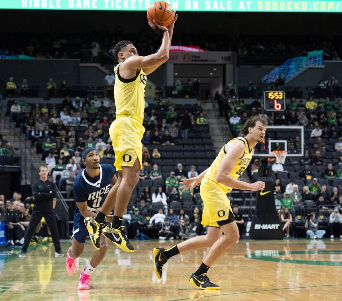 Back in the lineup, Oregon’s Jackson Shelstad, center, shoots against Rice during the first half at Matthew Knight Arena in Eugene.