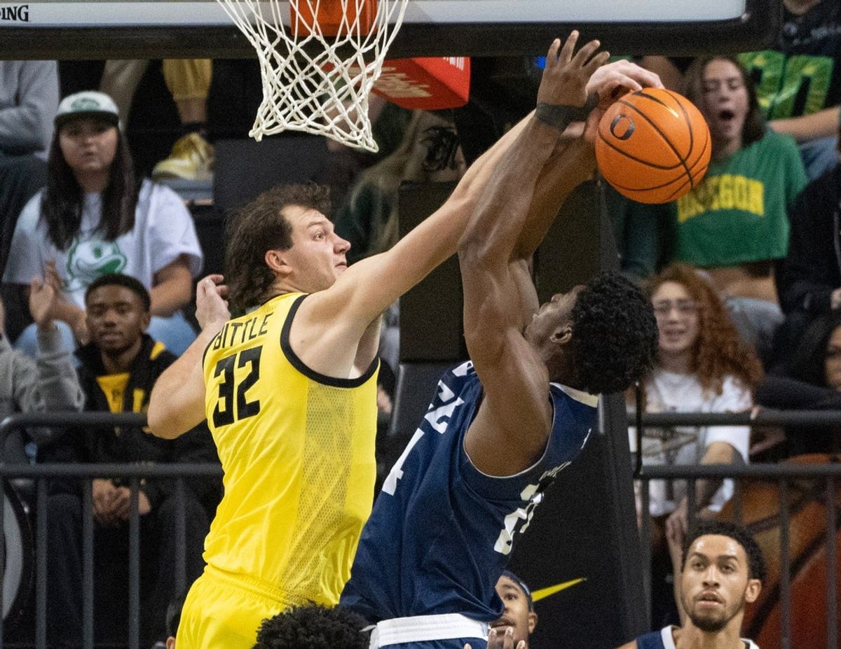 Oregon’s Nate Bittle, left, tries to block a shot by Rice’s Jimmy Oladokun, Jr. during the second half at Matthew Knight Arena in Eugene.