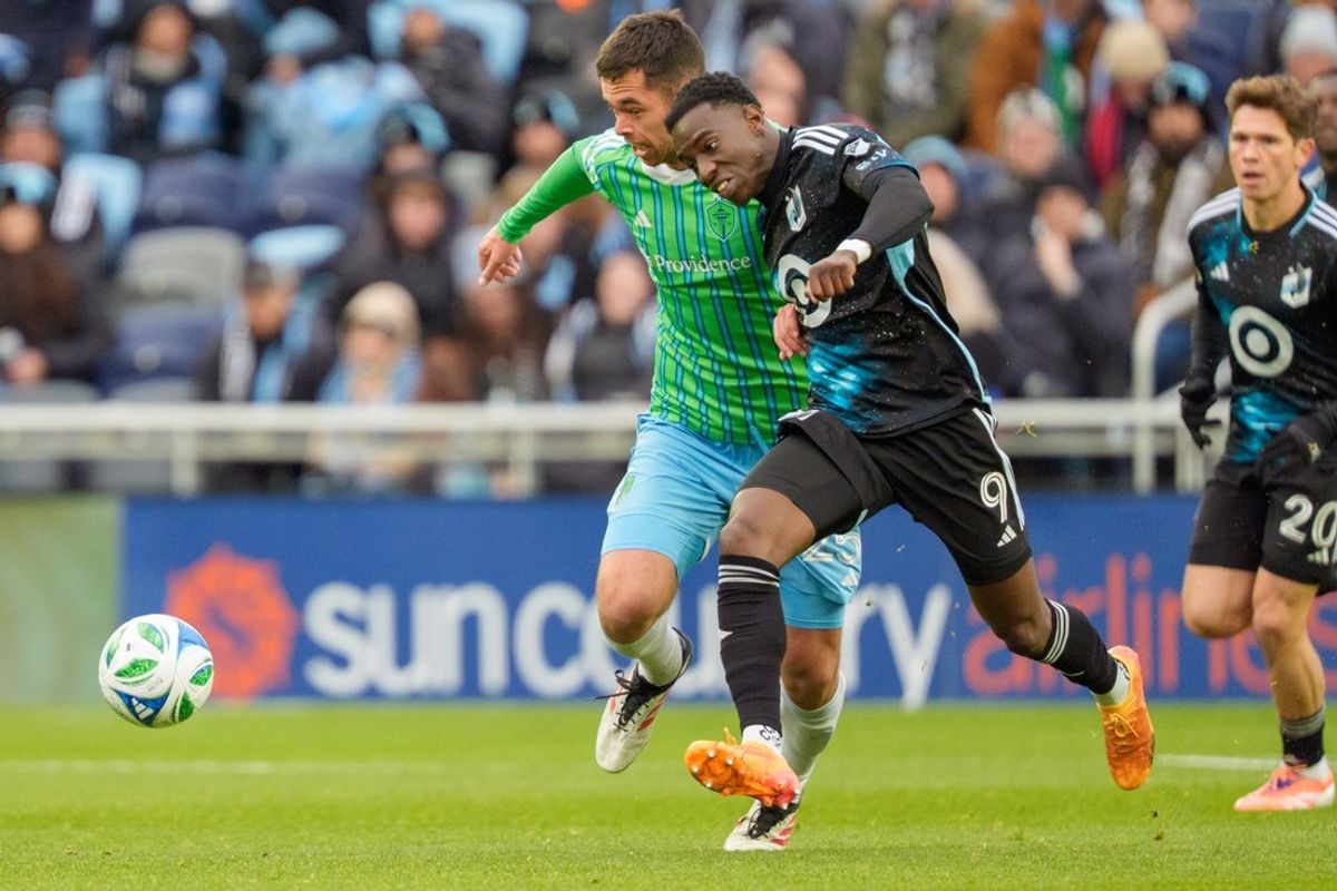 Nov 8, 2025; Saint Paul, Minnesota, USA; Seattle Sounders defender Jackson Ragen (25) and Minnesota United forward Kelvin Yeboah (9) collide in the first half at Allianz Field. Mandatory Credit: Matt Blewett-Imagn Images