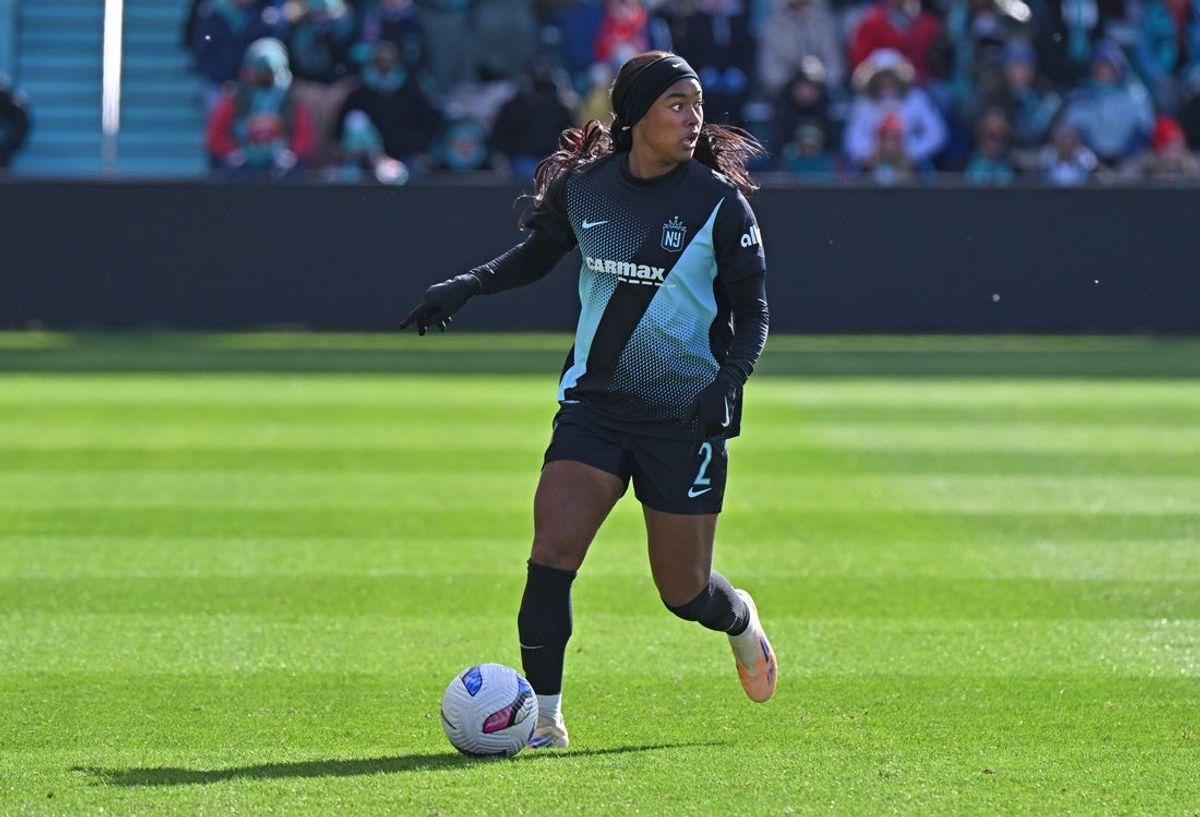Nov 9, 2025; Kansas City, Missouri, USA;  NJ/NY Gotham FC midfielder Jaedyn Shaw (2) dribbles the ball against the Kansas City Current in the first half at CPKC Stadium. Mandatory Credit: Peter Aiken-Imagn Images