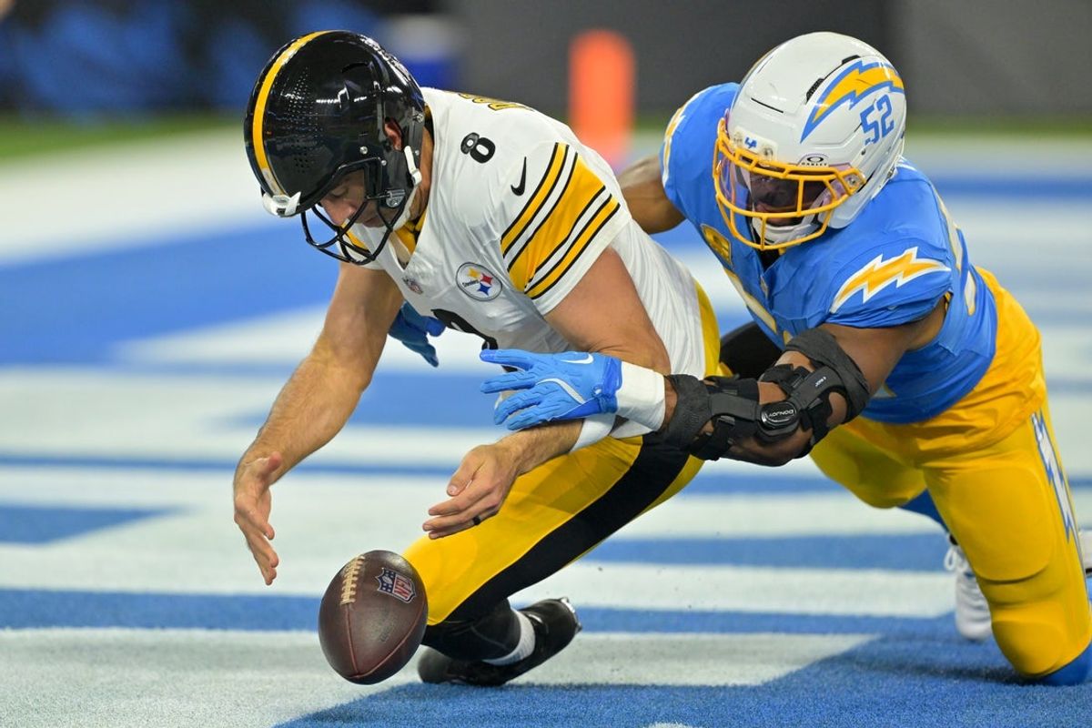 Nov 9, 2025; Inglewood, California, USA; Los Angeles Chargers linebacker Khalil Mack (52) sacks Pittsburgh Steelers quarterback Aaron Rodgers (8) for a safety during the first quarter of the game at SoFi Stadium. Mandatory Credit: Jayne Kamin-Oncea-Imagn Images