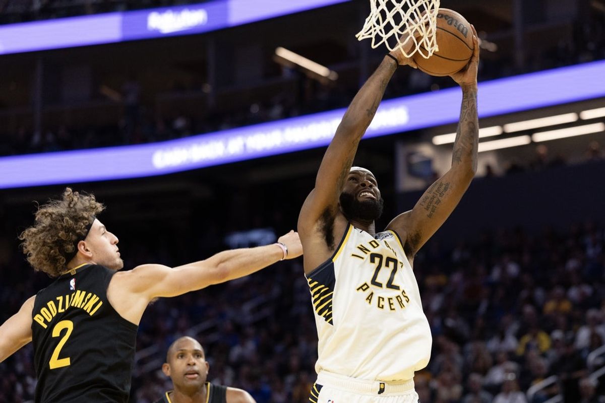 Nov 9, 2025; San Francisco, California, USA; Indiana Pacers forward Isaiah Jackson (22) drives to the basket ahead of Golden State Warriors guard Brandin Podziemski (2) during the fourth quarter at Chase Center. Mandatory Credit: D. Ross Cameron-Imagn Images