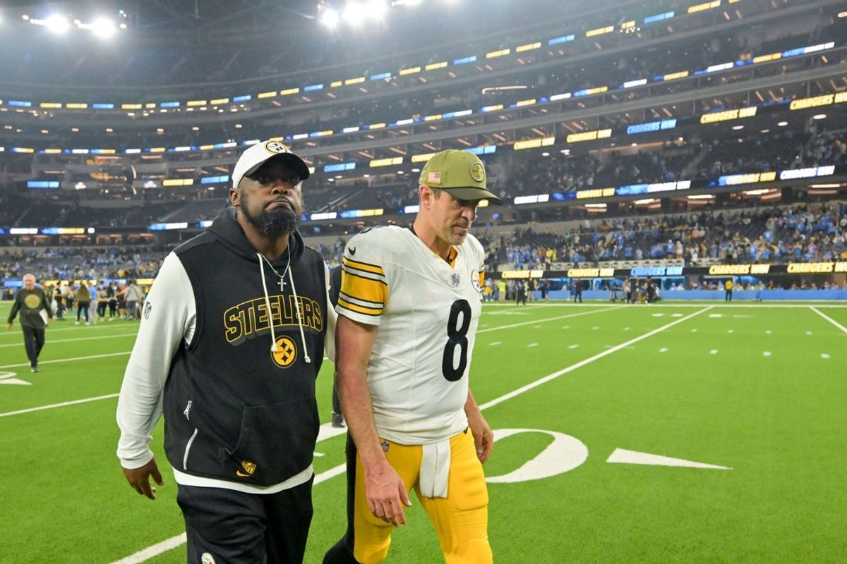 Nov 9, 2025; Inglewood, California, USA; Pittsburgh Steelers head coach Mike Tomlin and quarterback Aaron Rodgers (8) walk off the field after the game against the Los Angeles Chargers at SoFi Stadium. Mandatory Credit: Jayne Kamin-Oncea-Imagn Images