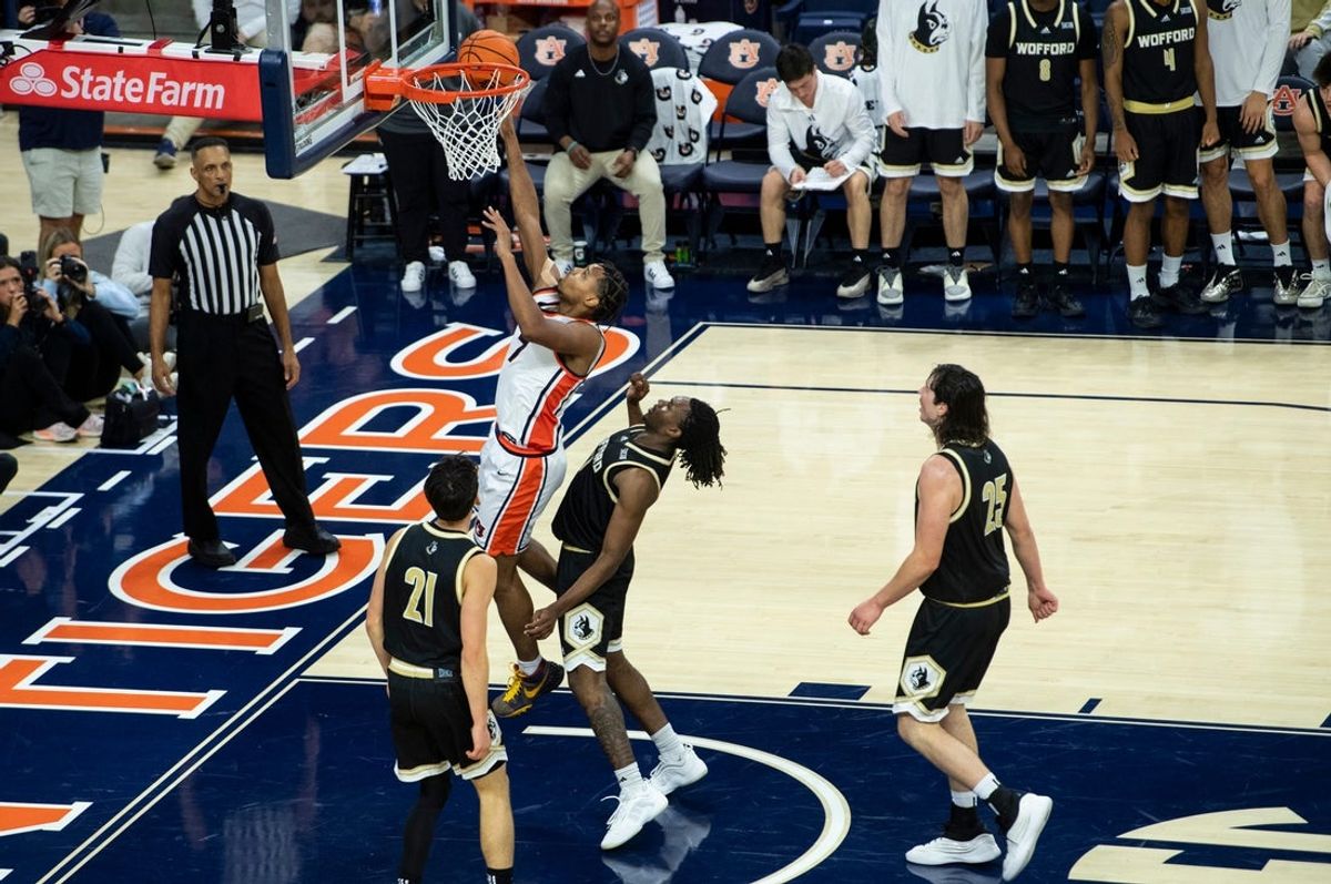 Auburn Tigers forward Keyshawn Hall (7) goes up for a layup as Auburn Tigers take on Wofford Terriers at Neville Arena in Auburn, Ala. on Tuesday, Nov. 11, 2025.