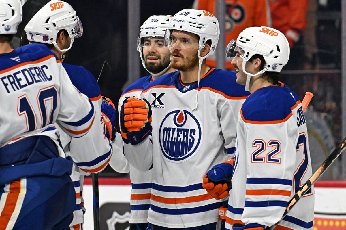 Nov 12, 2025; Philadelphia, Pennsylvania, USA; Edmonton Oilers center Jack Roslovic (28) celebrates his goal with teammates against the Philadelphia Flyers during the overtime period at Xfinity Mobile Arena. Mandatory Credit: Eric Hartline-Imagn Images