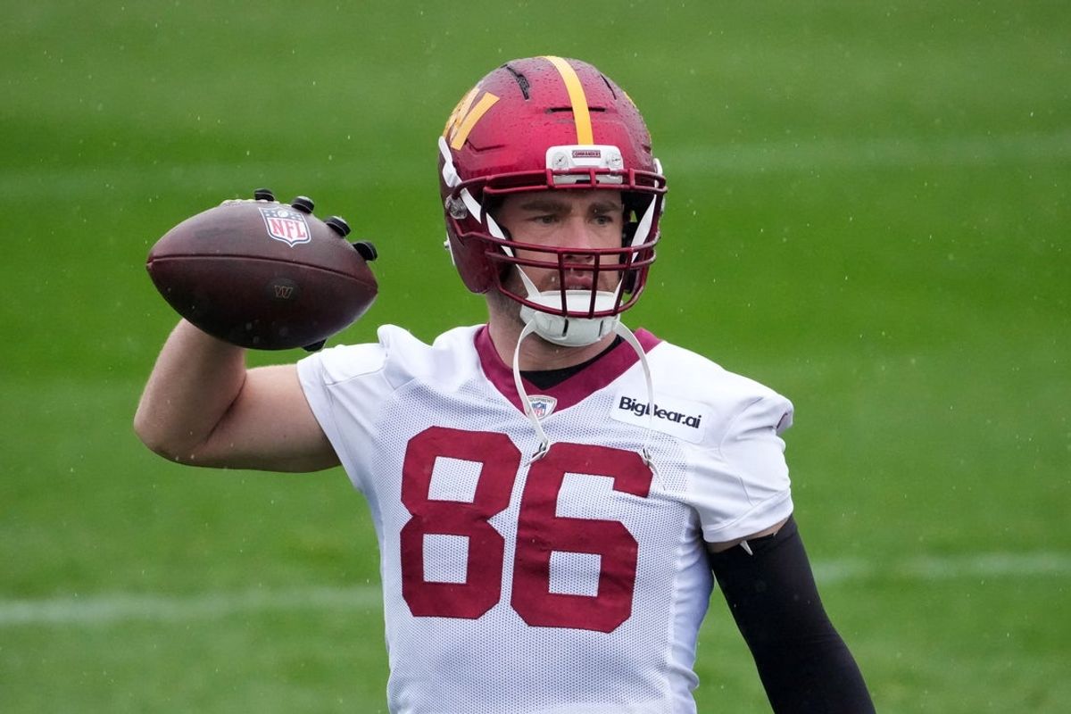 Nov 13, 2025; Madrid, Spain; Washington Commanders tight end Zach Ertz (86) during practice at Ciudad Deportiva del Real Madrid. Mandatory Credit: Kirby Lee-Imagn Images