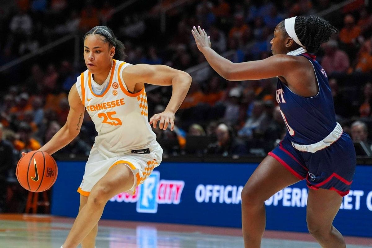 Tennessee guard Deniya Prawl (25) dribbles the ball in front of Belmont guard Tuti Jones (0) during a NCAA women's basketball between the Tennessee Lady Vols and Belmont Bruins at Thompson-Boling Arena at Food City Center in Knoxville, Tenn. on Nov. 13, 2025.