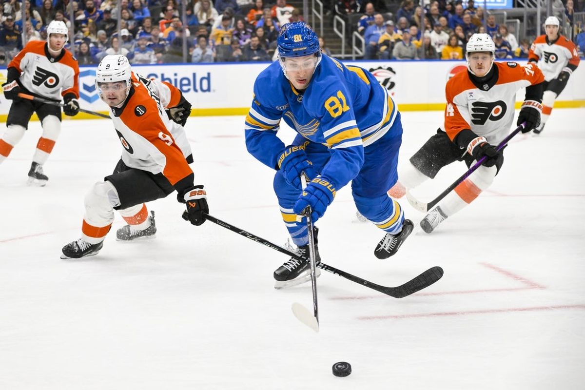 Nov 14, 2025; St. Louis, Missouri, USA; St. Louis Blues left wing Dylan Holloway (81) and Philadelphia Flyers defenseman Jamie Drysdale (9) battle for the puck during the second period at Enterprise Center. Mandatory Credit: Jeff Curry-Imagn Images