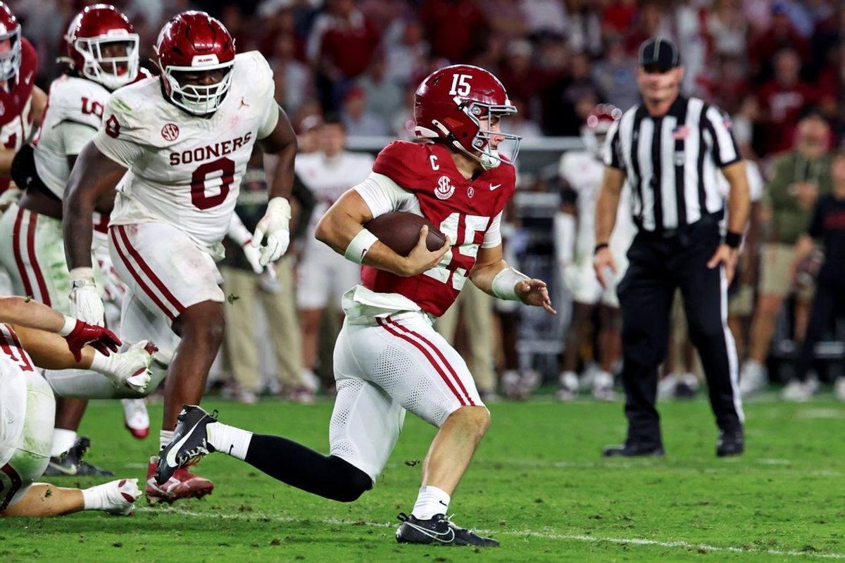 Nov 15, 2025; Tuscaloosa, Alabama, USA;  Alabama Crimson Tide quarterback Ty Simpson (15) runs the ball during the third quarter against the Oklahoma Sooners at Saban Field at Bryant-Denny Stadium. Mandatory Credit: David Leong-Imagn Images