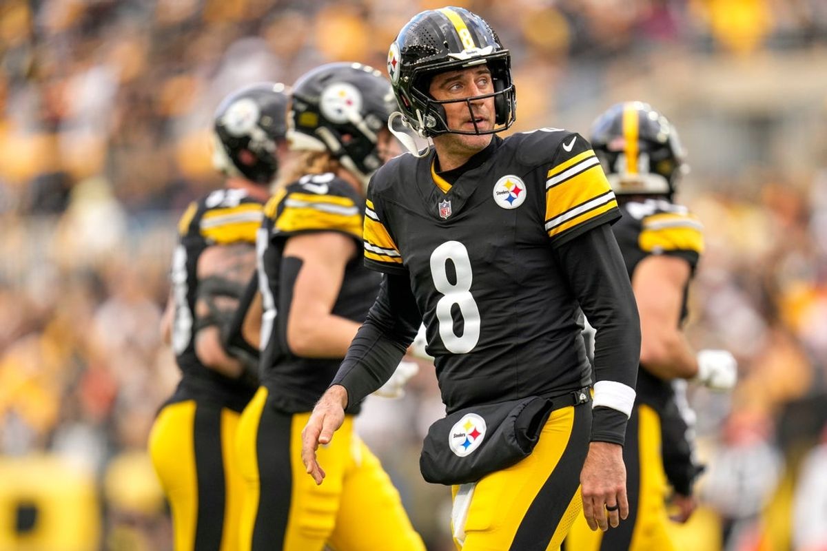 Pittsburgh Steelers quarterback Aaron Rodgers (8) comes off the field after failing to convert on third down in the second quarter of the NFL Week 11 game between the Pittsburgh Steelers and the Cincinnati Bengals at Acrisure Stadium in Pittsburgh on Sunday, Nov. 16, 2025. The Steelers led 10-6 at halftime.