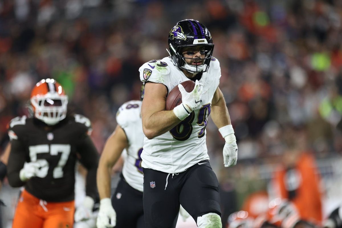 Nov 16, 2025; Cleveland, Ohio, USA; Baltimore Ravens tight end Mark Andrews (89) runs for a touchdown during the fourth quarter against the Cleveland Browns at Huntington Bank Field. Mandatory Credit: Scott Galvin-Imagn Images