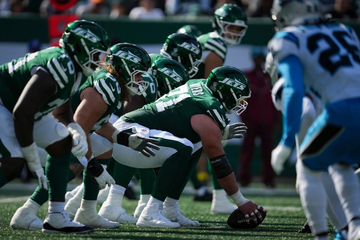 New York Jets center Josh Myers (71) holds the ball before a play against the Carolina Panthers at MetLife Stadium, Oct 19, 2025, East Rutherford, NJ, USA.
