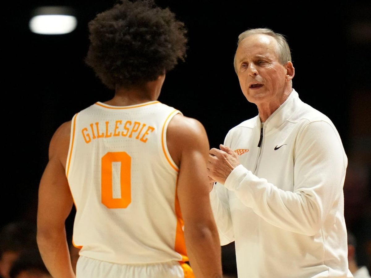 Tennessee basketball coach Rick Barnes talks with Tennessee guard Ja’Kobi Gillespie (0) during an NCAA college basketball game against Rice on November 17, 2025, in Knoxville, Tenn.