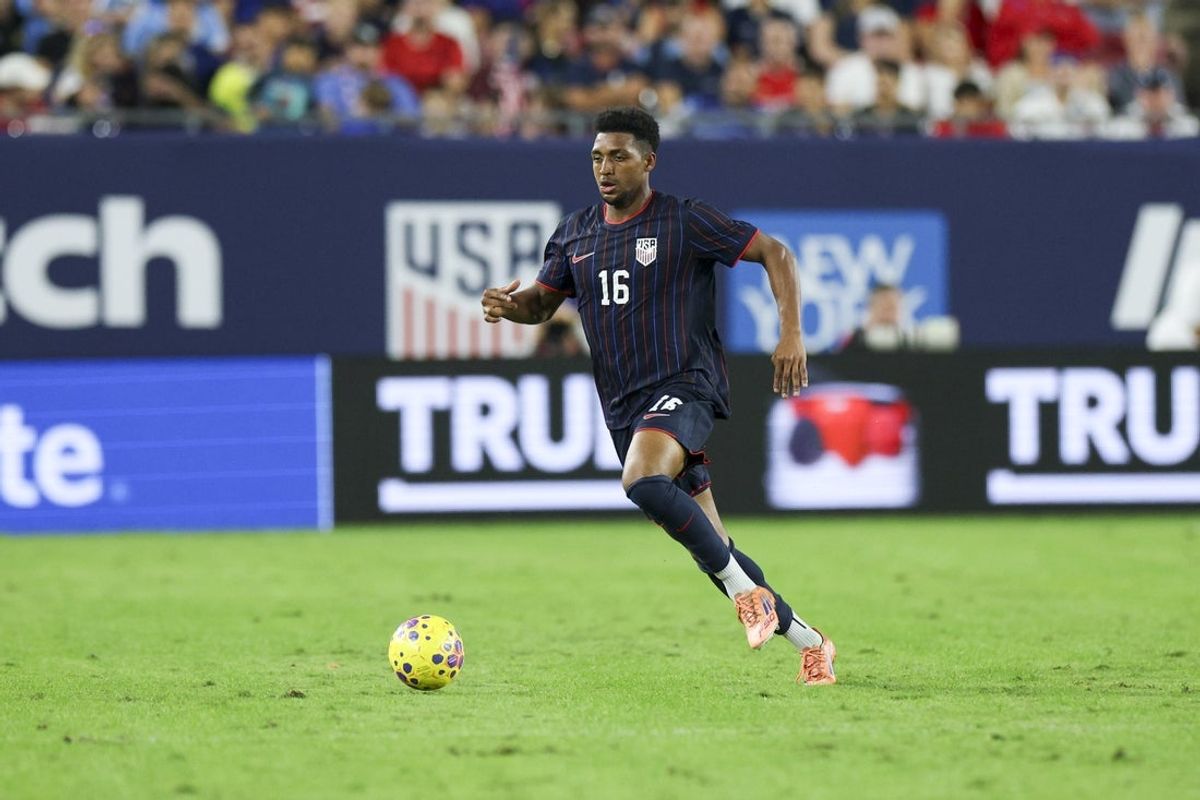 Nov 18, 2025; Tampa, Florida, USA; United States defender Alex Freeman (16) controls the ball against Uruguay in the second half during an international friendly at Raymond James Stadium. Mandatory Credit: Nathan Ray Seebeck-Imagn Images