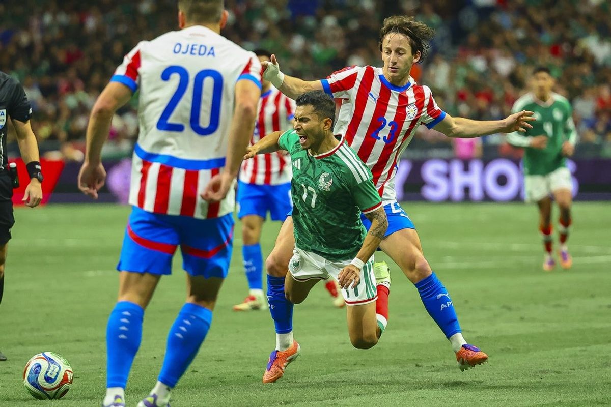 Nov 18, 2025; San Antonio, Texas, USA; Mexico midfielder Orbelin Pineda (17) reacts to a defensive play by Paraguay midfielder Matias Galarza (23) in a match at the Alamodome. Mandatory Credit: Daniel Jefferson-Imagn Images