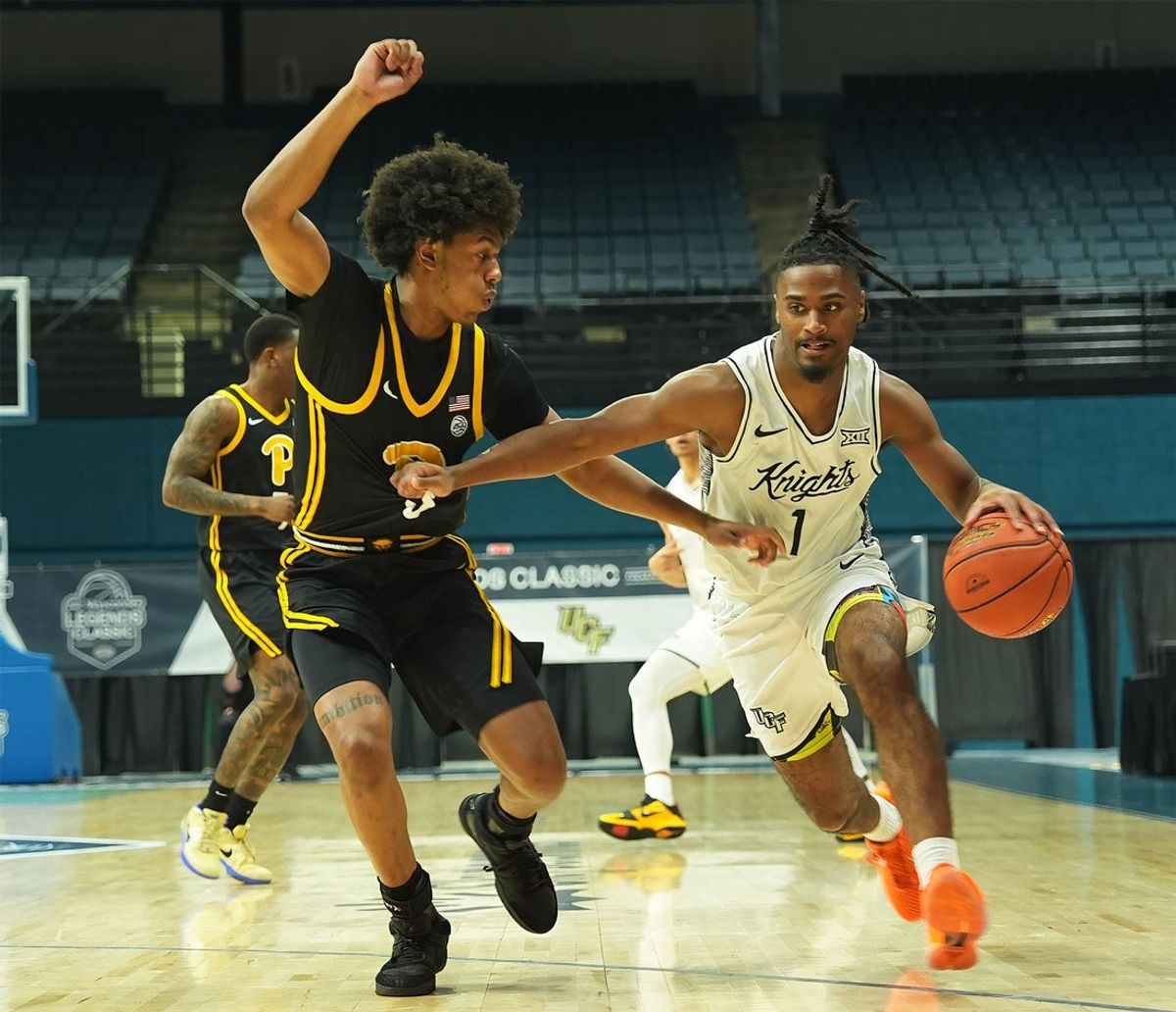 UCF's Themus Fulks (1) dribbles the ball down the court during the basketball game against Pittsburgh, Thursday, Nov. 20, 2025 at the Ocean Center.