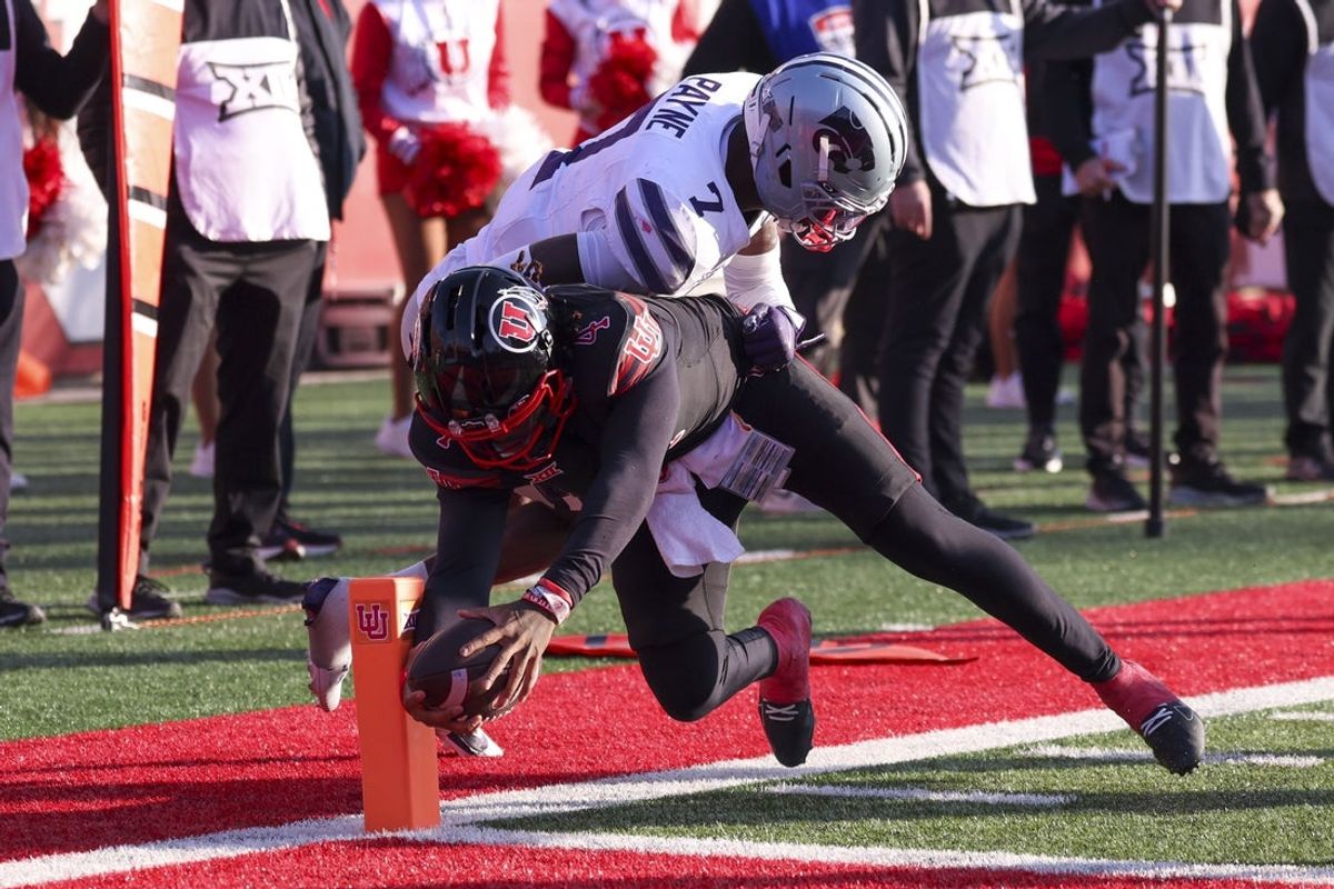 Nov 22, 2025; Salt Lake City, Utah, USA; Utah Utes quarterback Devon Dampier (4) reaches for a touchdown against Kansas State Wildcats safety Vj Payne (7) during the first half at Rice-Eccles Stadium. Mandatory Credit: Rob Gray-Imagn Images