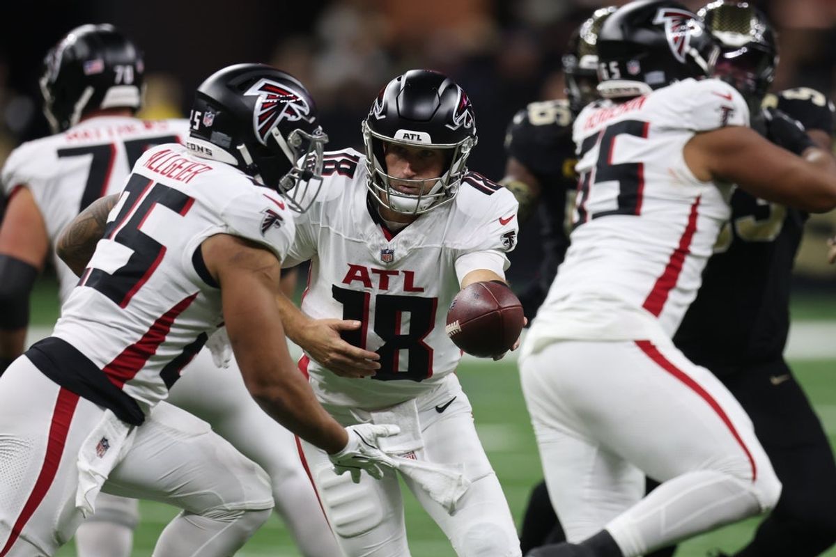 Nov 23, 2025; New Orleans, Louisiana, USA; Atlanta Falcons quarterback Kirk Cousins (18) hands off to running back Tyler Allgeier (25) against the New Orleans Saints during the first half at Caesars Superdome. Mandatory Credit: Stephen Lew-Imagn Images