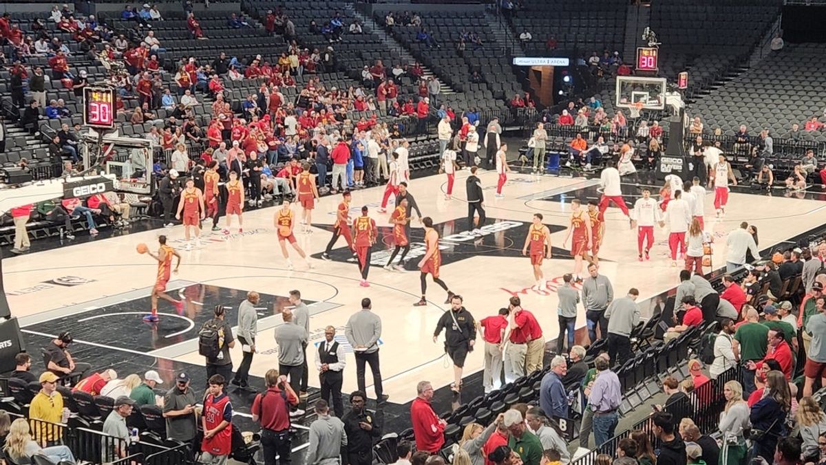 Iowa State and St. John's warms up before their Players Era Men's Championship