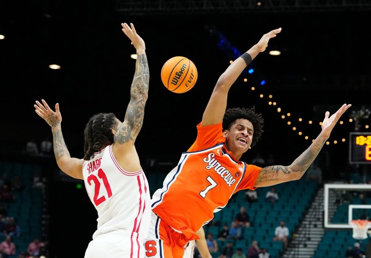 Nov 24, 2025; Las Vegas, Nevada, USA; Houston Cougars guard Emanuel Sharp (21) and Syracuse Orange forward Kiyan Anthony (7) battle for control of the ball during the second half of a 2025 Players Era Festival group play game at MGM Grand Garden Arena. Mandatory Credit: Stephen R. Sylvanie-Imagn Images