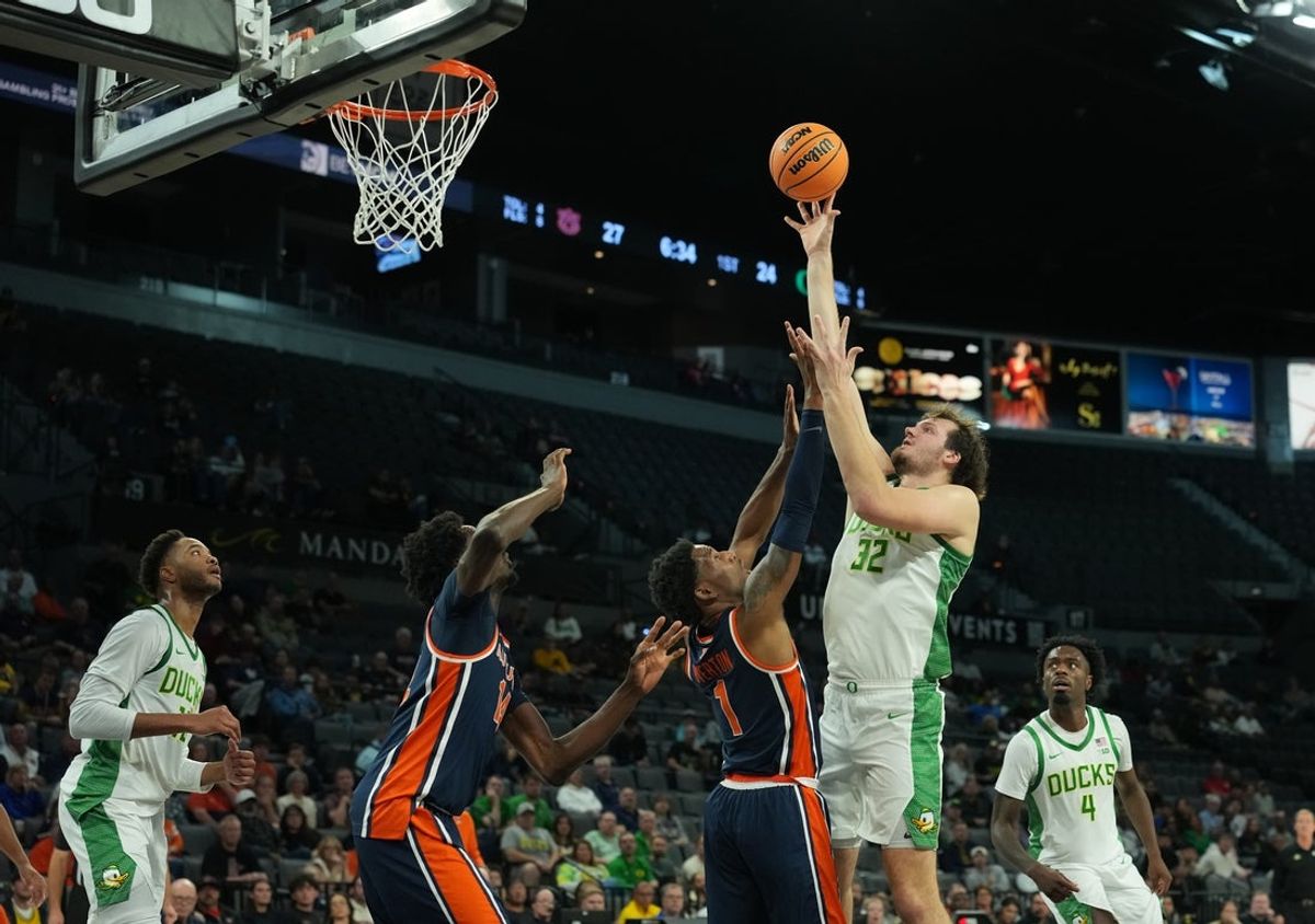 Nov 24, 2025; Las Vegas, NV, USA; Oregon Ducks center Nate Bittle (32) drives to the hoop past Auburn Tigers guard Kevin Overton (1) during the first half of a 2025 Players Era Festival group play game at Michelob ULTRA Arena. Mandatory Credit: Kirby Lee-Imagn Images