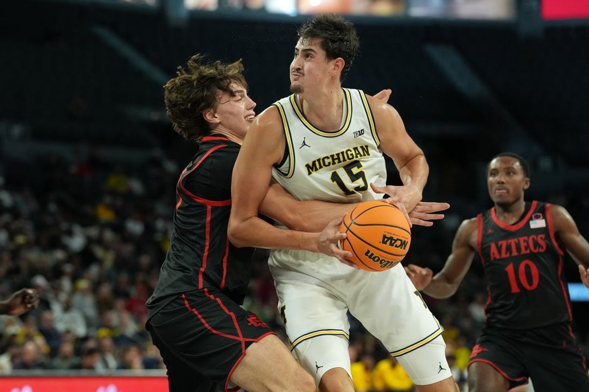 Nov 24, 2025; Las Vegas, Nevada, USA; Michigan Wolverines center Aday Mara (15) controls the ball against San Diego State Aztecs forward Miles Heide (40) during the first half in a 2025 Players Era Festival group play game at Michelob Ultra Arena. Mandatory Credit: Kirby Lee-Imagn Images