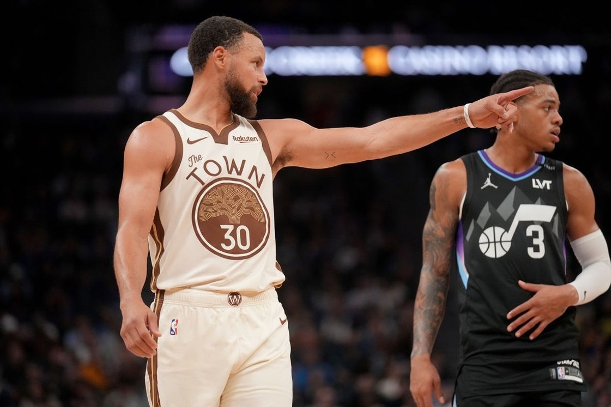 Nov 24, 2025; San Francisco, California, USA; Golden State Warriors guard Stephen Curry (30) directs teammates during action against the Utah Jazz in the fourth quarter at the Chase Center. Mandatory Credit: Cary Edmondson-Imagn Images