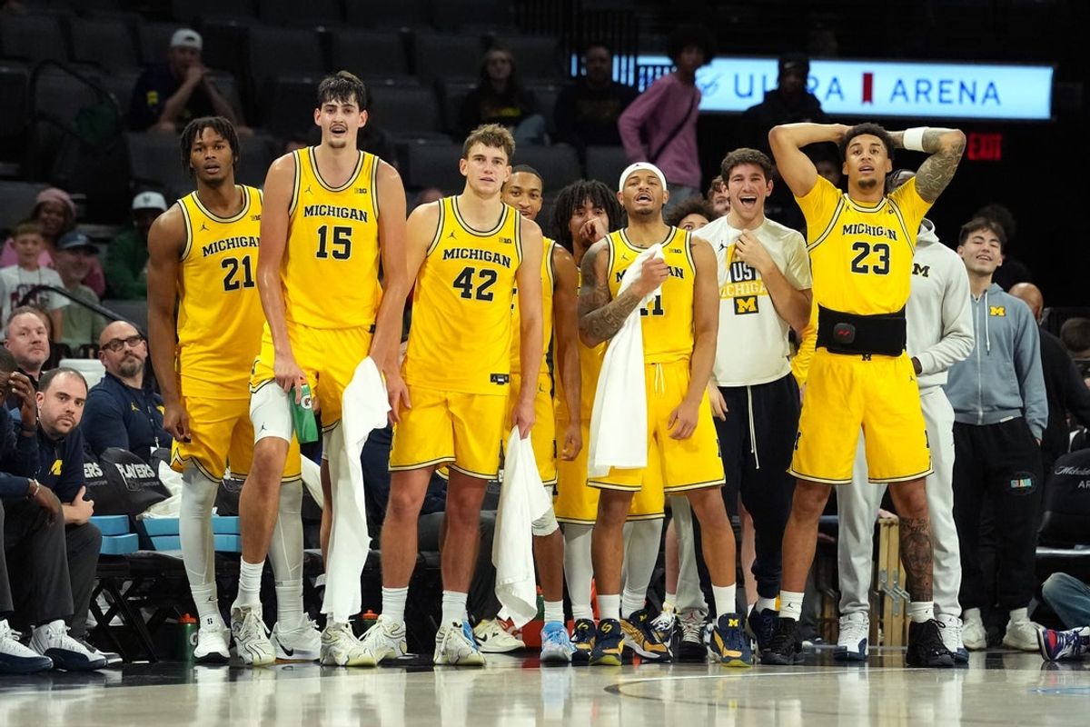 Nov 25, 2025; Las Vegas, NV, USA; Michigan Wolverines players react during the second half in a 2025 Players Era Festival group play game against the Auburn Tigers at Michelob ULTRA Arena. Mandatory Credit: Kirby Lee-Imagn Images