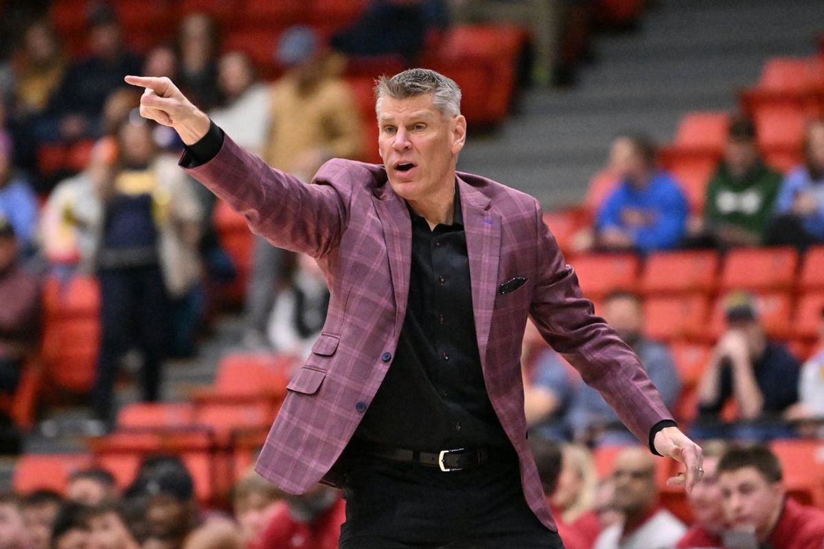 Nov 28, 2025; Chicago, Illinois, USA; Oklahoma Sooners head coach Porter Moser directs his team against the Marquette Golden Eagles during the first half at Credit Union 1 Arena. Mandatory Credit: Patrick Gorski-Imagn Images