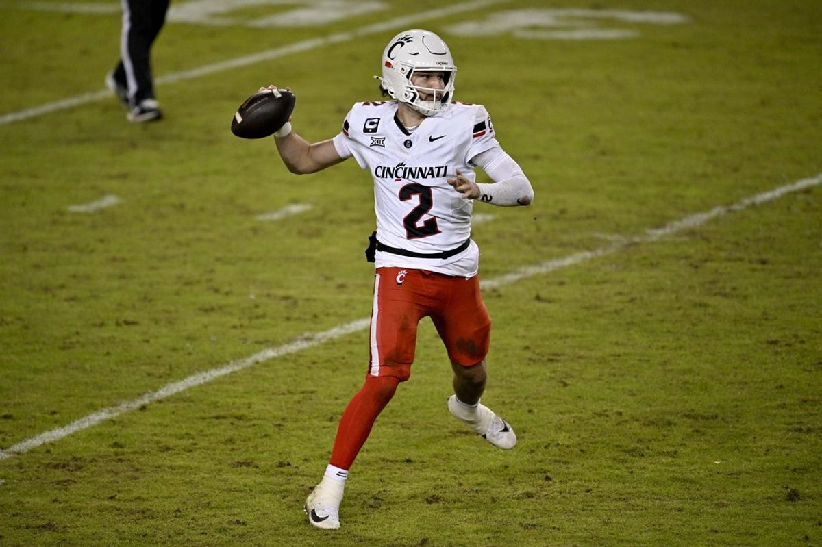 Nov 29, 2025; Fort Worth, Texas, USA; Cincinnati Bearcats quarterback Brendan Sorsby (2) throws the ball during the second half against the TCU Horned Frogs at Amon G. Carter Stadium. Mandatory Credit: Jerome Miron-Imagn Images