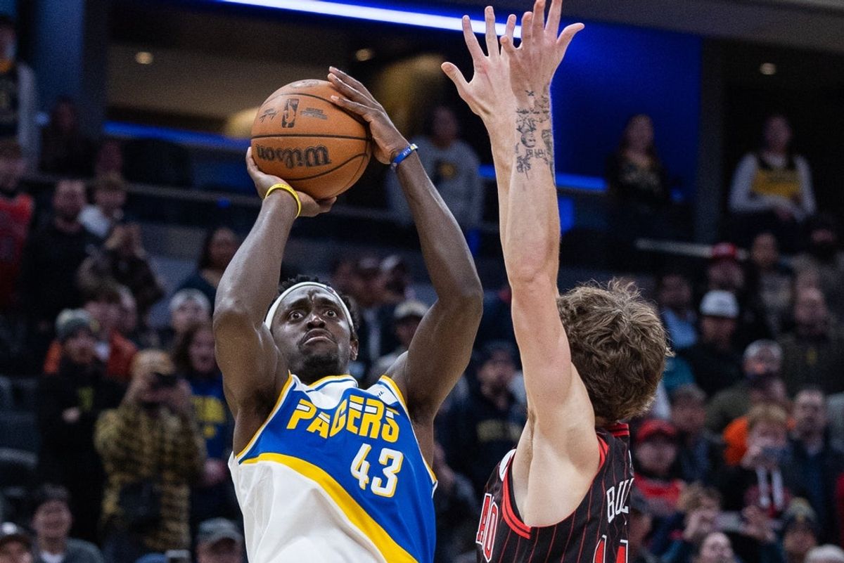 Nov 29, 2025; Indianapolis, Indiana, USA; Indiana Pacers forward Pascal Siakam (43) shoots the game winning basket against Chicago Bulls forward Matas Buzelis (14) during the second half at Gainbridge Fieldhouse. Mandatory Credit: Trevor Ruszkowski-Imagn Images