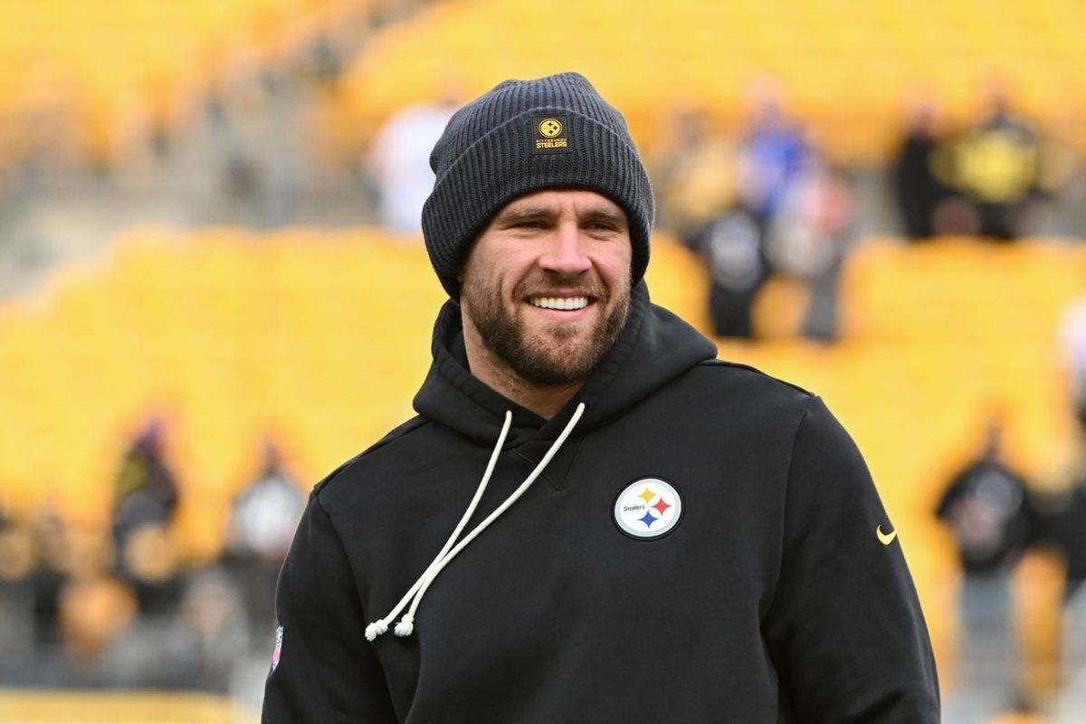 Nov 30, 2025; Pittsburgh, Pennsylvania, USA; Pittsburgh Steelers linebacker T.J. Watt warms up for a game against the Buffalo Bills at Acrisure Stadium. Mandatory Credit: Barry Reeger-Imagn Images