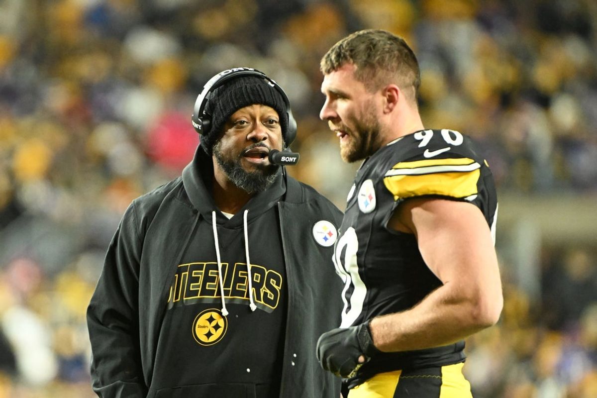 Nov 30, 2025; Pittsburgh, Pennsylvania, USA; Pittsburgh Steelers head coach Mike Tomlin speaks with Pittsburgh Steelers linebacker T.J. Watt (90) during the second quarter against the Buffalo Bills at Acrisure Stadium. Mandatory Credit: Barry Reeger-Imagn Images