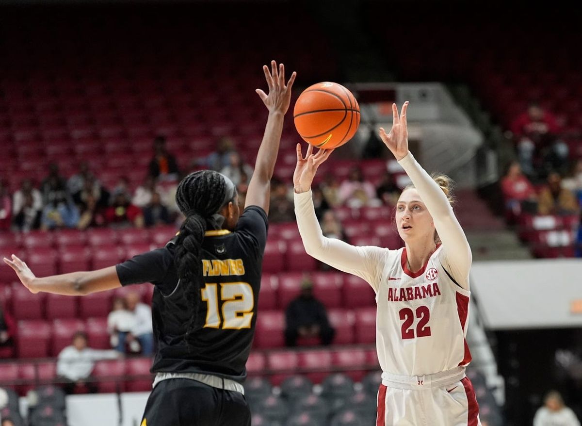 Dec. 1, 2025; Tuscaloosa, Alabama, USA; Alabama guard Karly Weathers (22) shoots a three over Kennesaw State guard Kaelyn Flowers (12) during the 5th Grade Fast Break day as Alabama faced Kennesaw State in Coleman Coliseum.