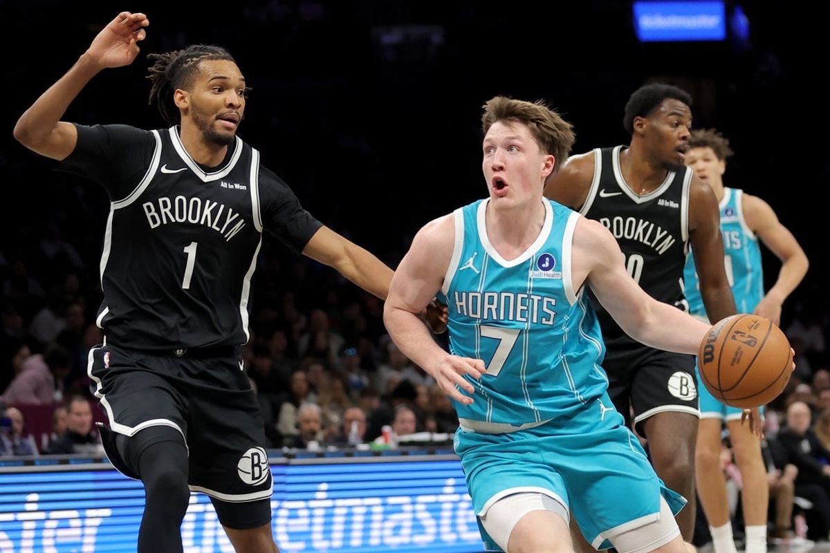 Dec 1, 2025; Brooklyn, New York, USA; Charlotte Hornets guard Kon Knueppel (7) drives to the basket against Brooklyn Nets forward Ziaire Williams (1) during the second quarter at Barclays Center. Mandatory Credit: Brad Penner-Imagn Images